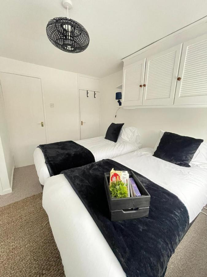 Lovely 1 Bed Home Near Hospital, With Parking & Garden Work Contractor Leisure, Sapphire CBG Eksteriør billede