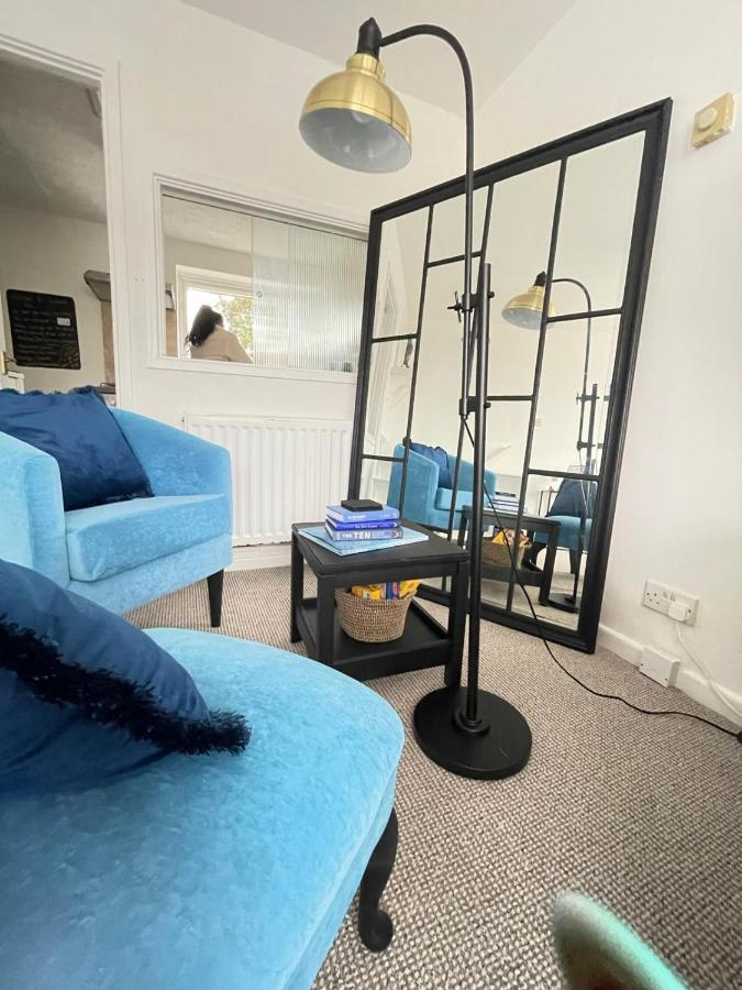 Lovely 1 Bed Home Near Hospital, With Parking & Garden Work Contractor Leisure, Sapphire CBG Eksteriør billede