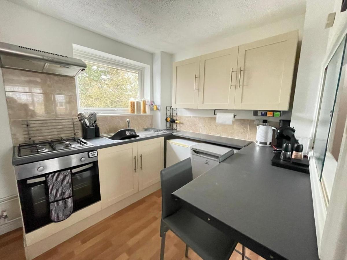Lovely 1 Bed Home Near Hospital, With Parking & Garden Work Contractor Leisure, Sapphire CBG Eksteriør billede