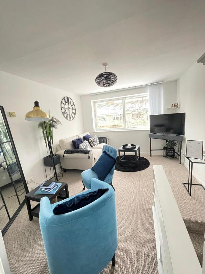 Lovely 1 Bed Home Near Hospital, With Parking & Garden Work Contractor Leisure, Sapphire CBG Eksteriør billede