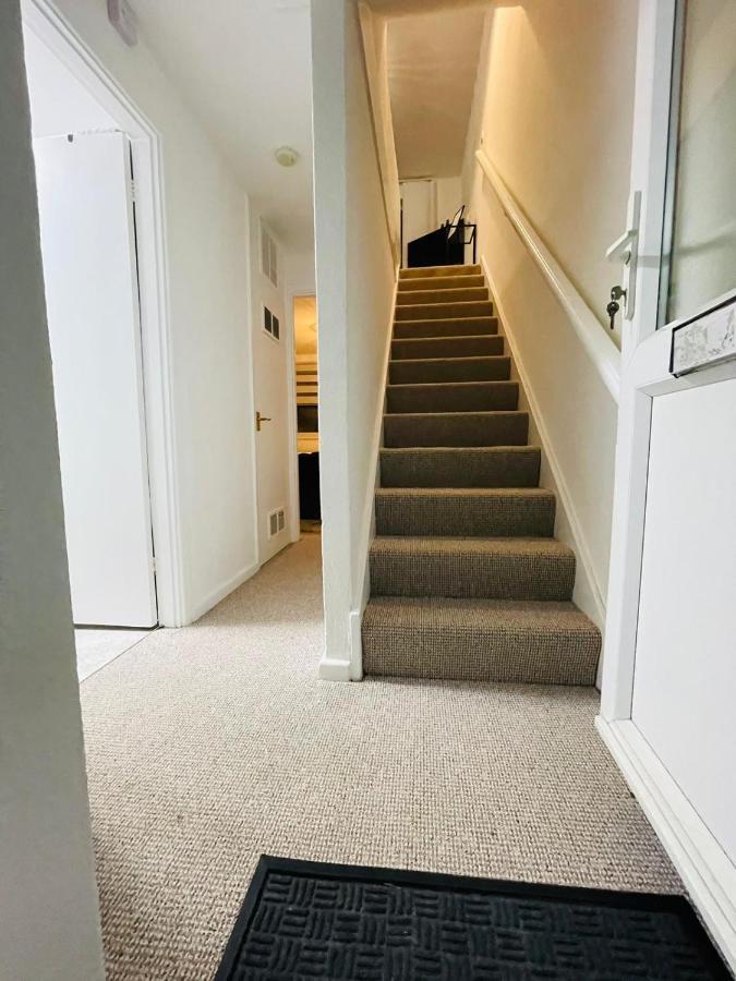 Lovely 1 Bed Home Near Hospital, With Parking & Garden Work Contractor Leisure, Sapphire CBG Eksteriør billede