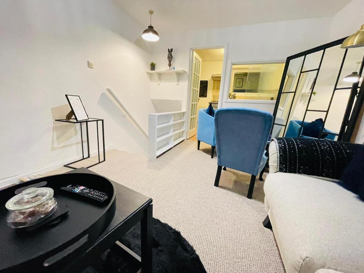 Lovely 1 Bed Home Near Hospital, With Parking & Garden Work Contractor Leisure, Sapphire CBG Eksteriør billede