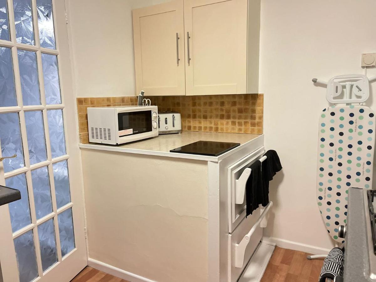 Lovely 1 Bed Home Near Hospital, With Parking & Garden Work Contractor Leisure, Sapphire CBG Eksteriør billede