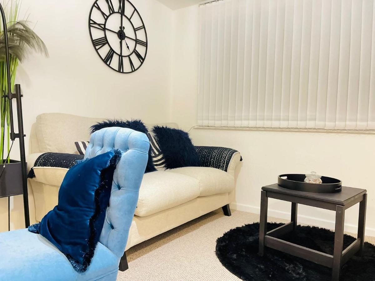 Lovely 1 Bed Home Near Hospital, With Parking & Garden Work Contractor Leisure, Sapphire CBG Eksteriør billede