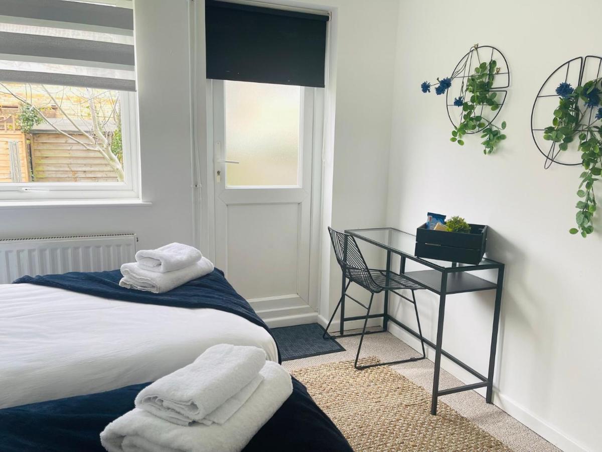 Lovely 1 Bed Home Near Hospital, With Parking & Garden Work Contractor Leisure, Sapphire CBG Eksteriør billede
